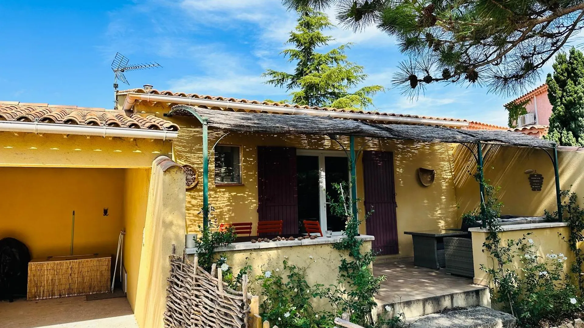 La Pitchoune : Gite Aux Pieds Des Alpilles Mouries France