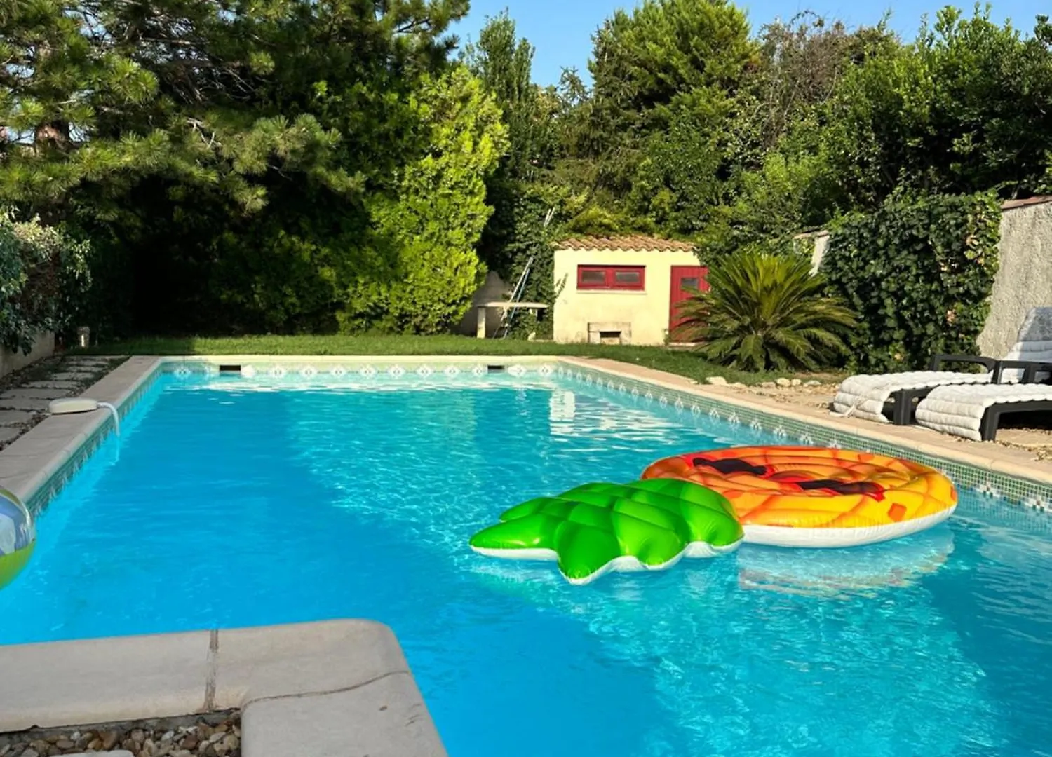 La Pitchoune : Gite Aux Pieds Des Alpilles contacts